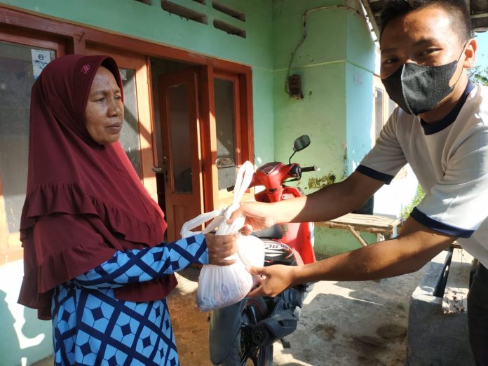 dokumentasi sederhana distribusi qurban. 