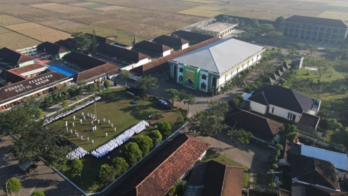 Pondok Pesantren Baitul Arqom Balung Jember