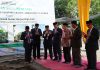 SILATURAHMI AKBAR: KH. M. Akrim Mariyat Letakkan Batu Pertama Masjid Jami’ Pondok