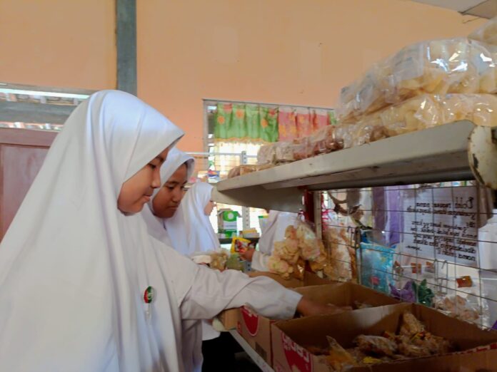 Jual Beli di Koperasi Pondok Pesantren Baitul Arqom Jember