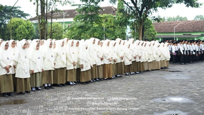 Apel Ujian Tahriri Santriwati Jember