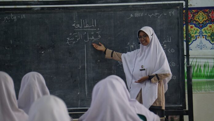 Amaliyah Tadris atau Praktik Mengajar bagi Santri Kelas 6 Pondok Pesantren Baitul Arqom Jember