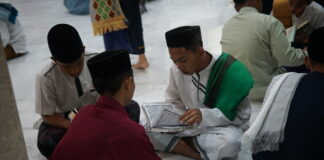 Tahfidz Al-Qur’an: Pengertian, Metode Menghafal, dan Keutamaannya bagi Santri