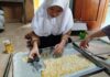 Kegiatan Santri di Pesantren: Belajar Membuat Roti dan Kue di Pondok