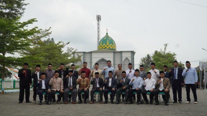 Dr. Mariman Darto dan KH. Anang Rikza Masyhadi Menghadiri Apel Tahunan Pondok Pesantren Baitul Arqom Jember