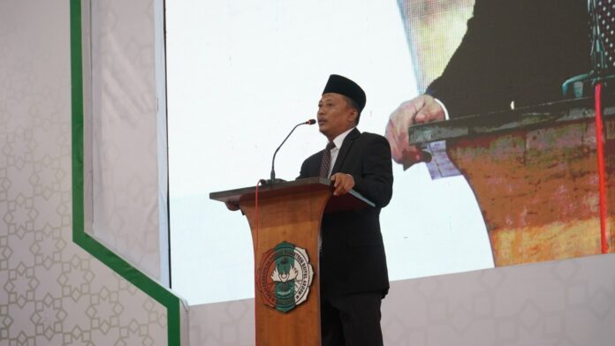 KH. Izzat Fahd, M.Pd.I dalam Acara Silaturahmi Keluarga Besar dan Apel Tahunan Pondok Pesantren Baitul Arqom Jember